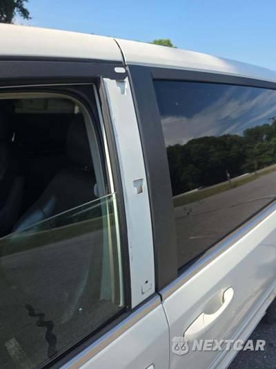 2010 Volkswagen Routan SE w/Rear Seat Entertainment 121.2" WB - zdjęcie 24 z 29 - miniatura