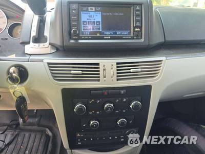 2010 Volkswagen Routan SE w/Rear Seat Entertainment 121.2" WB - zdjęcie 10 z 29 - miniatura