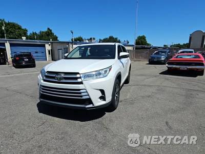2019 Toyota Highlander LE - zdjęcie 1 z 22 - miniatura