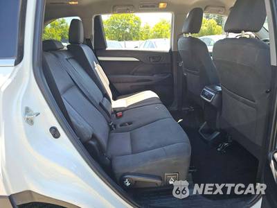 2019 Toyota Highlander LE - zdjęcie 14 z 22 - miniatura