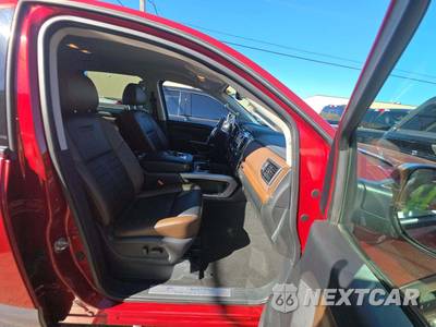 2018 Nissan TITAN Platinum Reserve Crew Cab Short Bed - zdjęcie 18 z 26 - miniatura