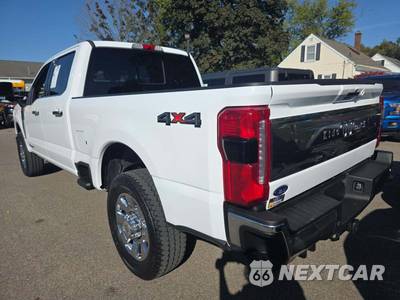2023 Ford Super Duty F-350 King Ranch Crew Cab Medium Bed - zdjęcie 2 z 20 - miniatura