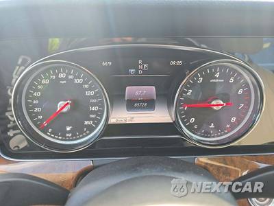 2019 Mercedes-Benz E 300 4MATIC Sedan - zdjęcie 9 z 24 - miniatura