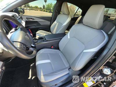 2025 Toyota Camry SE - zdjęcie 3 z 20 - miniatura