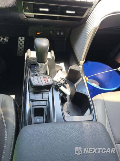 2025 Toyota Camry SE - zdjęcie 5 z 20 - miniatura