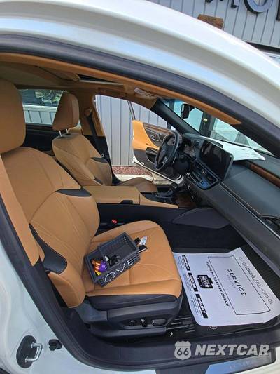 2022 Lexus ES 300h Luxury - zdjęcie 18 z 20 - miniatura