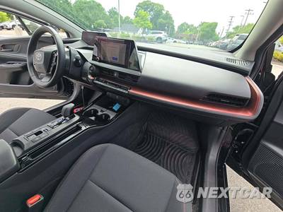 2026 Toyota Prius Plug-In Hybrid SE - zdjęcie 19 z 20 - miniatura