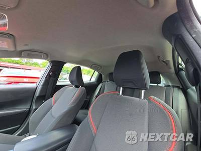 2026 Toyota Prius Plug-In Hybrid SE - zdjęcie 11 z 20 - miniatura
