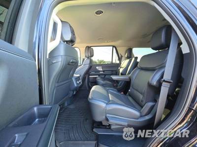2027 Ford Expedition Platinum - zdjęcie 13 z 22 - miniatura
