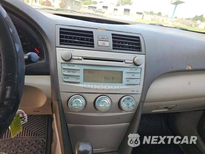 2009 Toyota Camry LE - zdjęcie 7 z 30 - miniatura