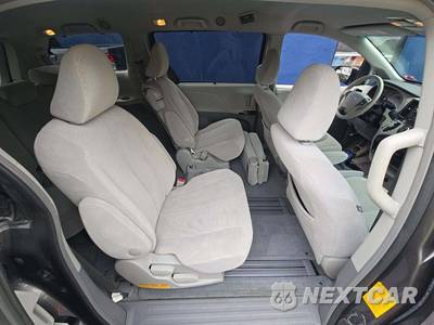 2014 Toyota Sienna LE 8-Passenger 119.3" WB - zdjęcie 17 z 27 - miniatura