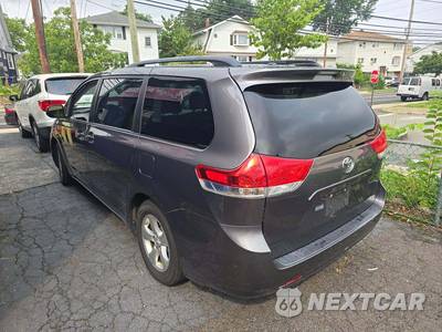 2014 Toyota Sienna LE 8-Passenger 119.3" WB - zdjęcie 2 z 27 - miniatura