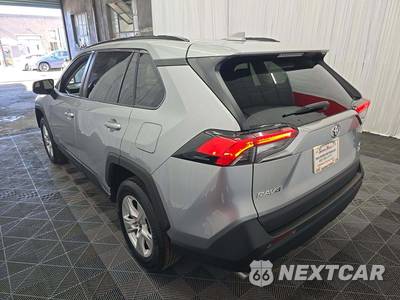 2021 Toyota RAV4 XLE - zdjęcie 2 z 25 - miniatura