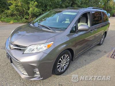 2019 Toyota Sienna XLE 8-Passenger 119.3" WB