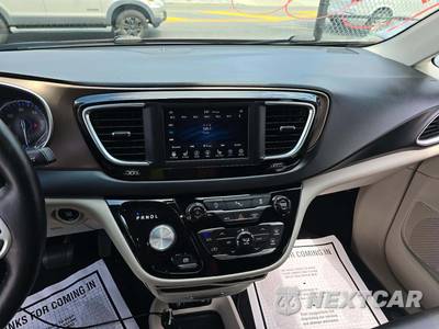 2019 Chrysler Pacifica Touring L 121.6" WB - zdjęcie 10 z 26 - miniatura