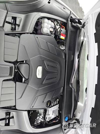 2022 Porsche Cayenne Coupe Platinum Edition - zdjęcie 33 z 34 - miniatura
