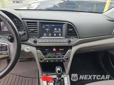 2017 Hyundai Elantra SE Sedan - zdjęcie 10 z 33 - miniatura