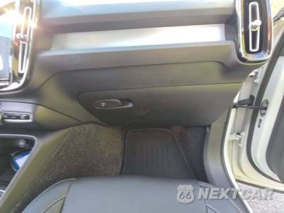 2021 Volvo XC40 T5 Momentum - zdjęcie 19 z 27 - miniatura
