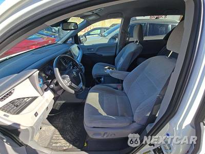 2020 Toyota Sienna LE 8-Passenger 119.3" WB - zdjęcie 6 z 24 - miniatura