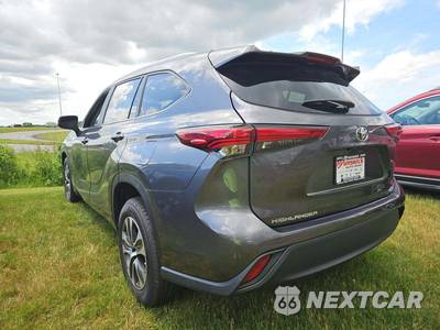 2023 Toyota Highlander XLE - zdjęcie 2 z 25 - miniatura