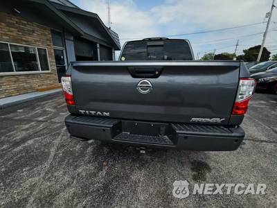 2017 Nissan TITAN PRO-4X Crew Cab Short Bed - zdjęcie 4 z 24 - miniatura