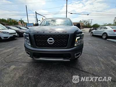 2017 Nissan TITAN PRO-4X Crew Cab Short Bed - zdjęcie 2 z 24 - miniatura