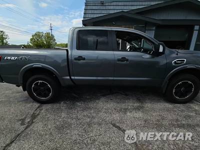 2017 Nissan TITAN PRO-4X Crew Cab Short Bed - zdjęcie 5 z 24 - miniatura