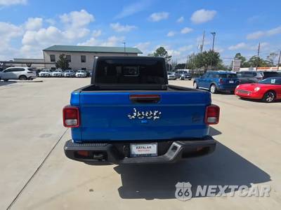2022 Jeep Gladiator Willys Crew Cab Medium Bed - zdjęcie 4 z 24 - miniatura