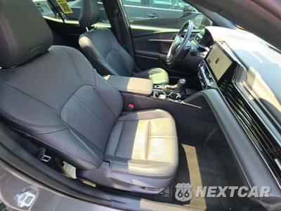 2025 Toyota Camry XSE - zdjęcie 18 z 21 - miniatura