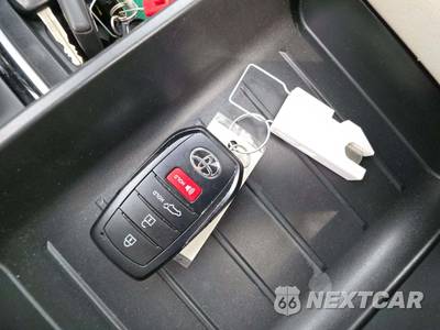 2023 Toyota Sequoia Capstone - zdjęcie 8 z 22 - miniatura