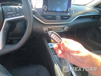 2025 Nissan Altima SV - zdjęcie 8 z 21 - miniatura