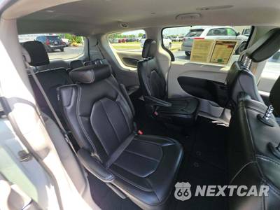 2023 Chrysler Pacifica Touring L 121.6" WB - zdjęcie 17 z 22 - miniatura