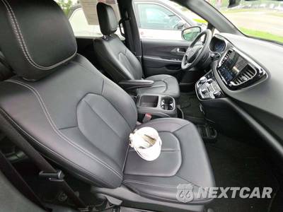2025 Chrysler Pacifica Select 121.6" WB - zdjęcie 19 z 24 - miniatura