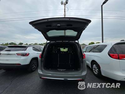 2025 Chrysler Pacifica Select 121.6" WB - zdjęcie 15 z 24 - miniatura