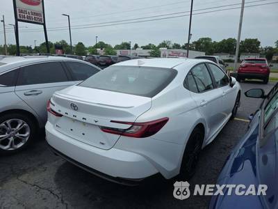 2025 Toyota Camry SE - zdjęcie 3 z 21 - miniatura