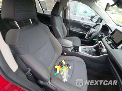 2025 Toyota RAV4 LE - zdjęcie 18 z 22 - miniatura