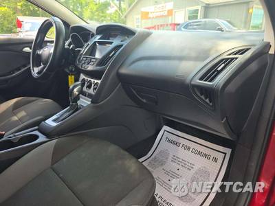 2013 Ford Focus SE Sedan - zdjęcie 16 z 26 - miniatura