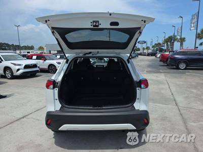 2023 Toyota Corolla Cross LE - zdjęcie 11 z 17 - miniatura