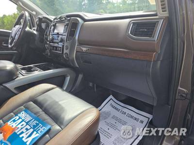 2017 Nissan TITAN Platinum Reserve Crew Cab Short Bed - zdjęcie 16 z 20 - miniatura