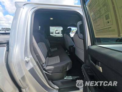 2025 Toyota Tacoma TRD Off-Road Crew Cab Medium Bed - zdjęcie 13 z 20 - miniatura