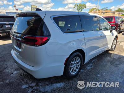 2027 Chrysler Pacifica Select 121.6" WB - zdjęcie 3 z 23 - miniatura