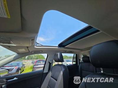 2018 Volkswagen Tiguan SEL - zdjęcie 8 z 18 - miniatura