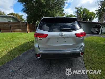 2019 Toyota Highlander Limited - zdjęcie 4 z 32 - miniatura