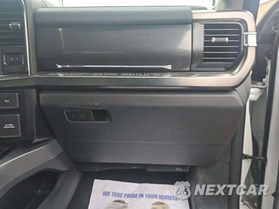 2026 Ford Super Duty F-250 Lariat Crew Cab Medium Bed - zdjęcie 19 z 21 - miniatura