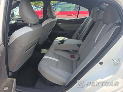 2026 Toyota Camry SE - zdjęcie 13 z 22 - miniatura