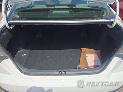 2026 Toyota Camry SE - zdjęcie 14 z 22 - miniatura