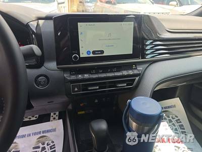 2026 Toyota Camry SE - zdjęcie 10 z 22 - miniatura