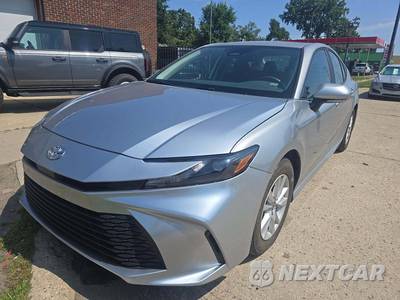 2025 Toyota Camry LE - zdjęcie 1 z 21 - miniatura
