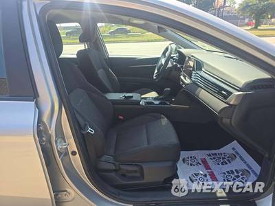 2025 Toyota Camry LE - zdjęcie 18 z 21 - miniatura