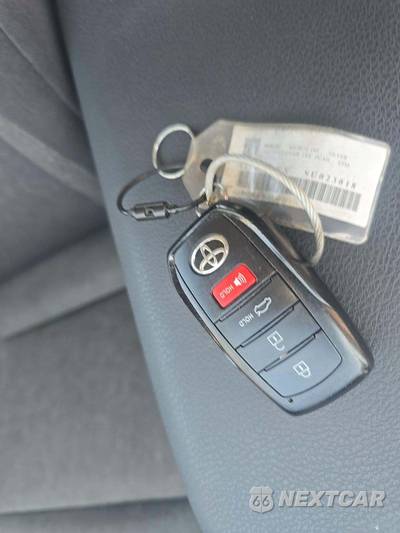 2025 Toyota Camry LE - zdjęcie 8 z 21 - miniatura